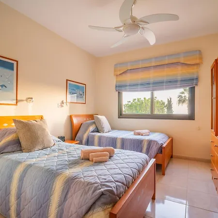 Pontus - Stunning Views & Privacy In Beautiful Garden With Pool & Hot Tub Kouklia