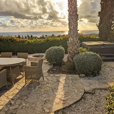 Pontus - Stunning Views & Privacy In Beautiful Garden With Pool & Hot Tub * Kouklia
