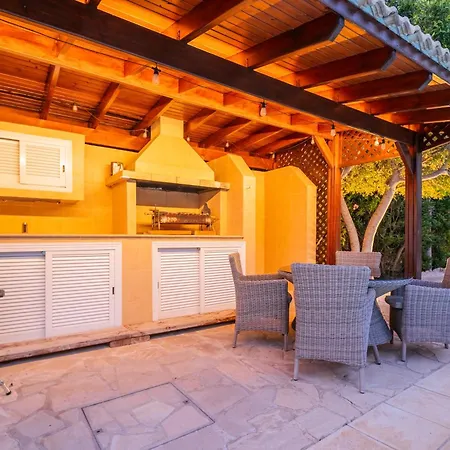 Villa Pontus - Stunning Views & Privacy In Beautiful Garden With Pool & Hot Tub *