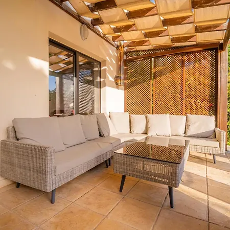 Pontus - Stunning Views & Privacy In Beautiful Garden With Pool & Hot Tub Kouklia