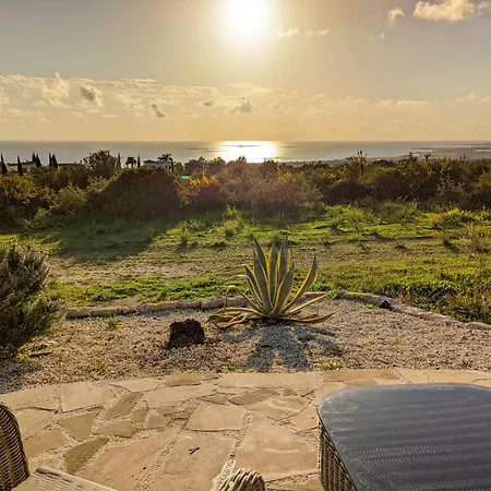 Villa Pontus - Stunning Views & Privacy In Beautiful Garden With Pool & Hot Tub Kouklia