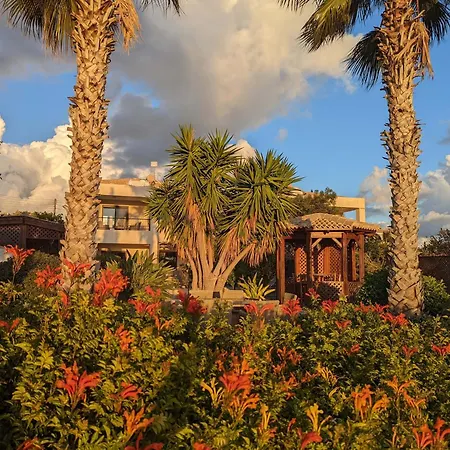 Villa Pontus - Stunning Views & Privacy In Beautiful Garden With Pool & Hot Tub Kouklia