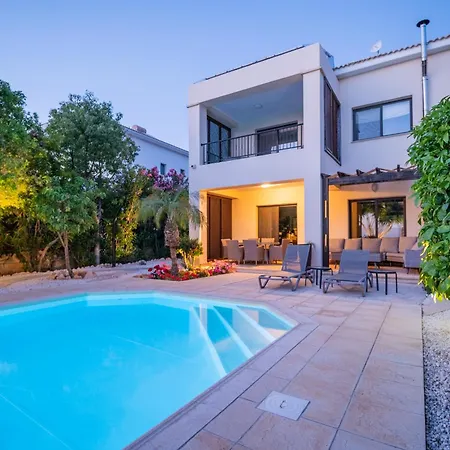 Pontus - Stunning Views & Privacy In Beautiful Garden With Pool & Hot Tub *