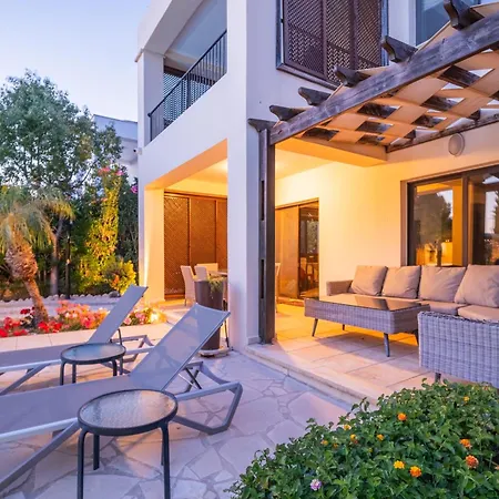 Pontus - Stunning Views & Privacy In Beautiful Garden With Pool & Hot Tub * Kouklia