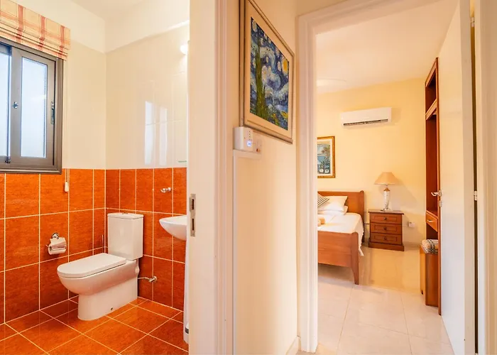 Pontus - Stunning Views & Privacy In Beautiful Garden With Pool & Hot Tub Вилла Куклия