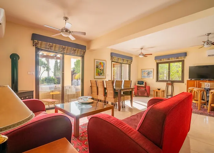 Вилла Pontus - Stunning Views & Privacy In Beautiful Garden With Pool & Hot Tub *