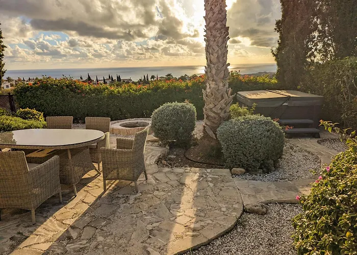 Pontus - Stunning Views & Privacy In Beautiful Garden With Pool & Hot Tub * Куклия