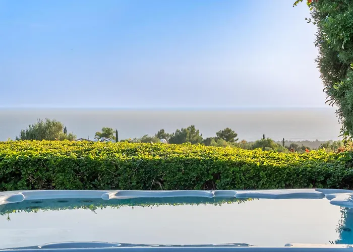 Pontus - Stunning Views & Privacy In Beautiful Garden With Pool & Hot Tub Вилла