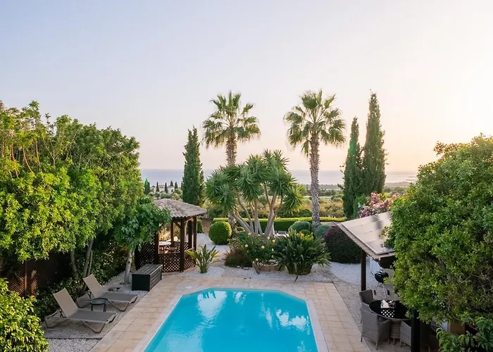 Вилла Pontus - Stunning Views & Privacy In Beautiful Garden With Pool & Hot Tub