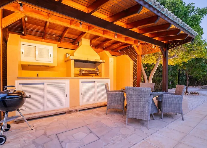 Вилла Pontus - Stunning Views & Privacy In Beautiful Garden With Pool & Hot Tub *