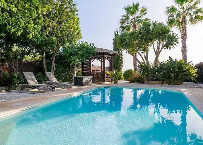 Pontus - Stunning Views & Privacy In Beautiful Garden With Pool & Hot Tub Вилла Куклия